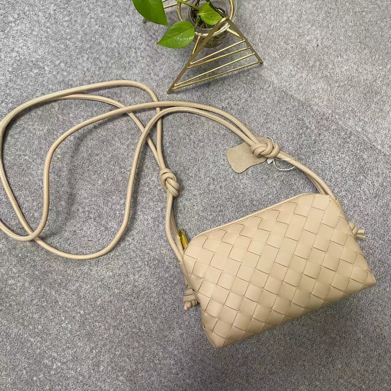 Women's Genuine Leather Woven Small Square Bag – Light Luxury Cowhide Crossbody