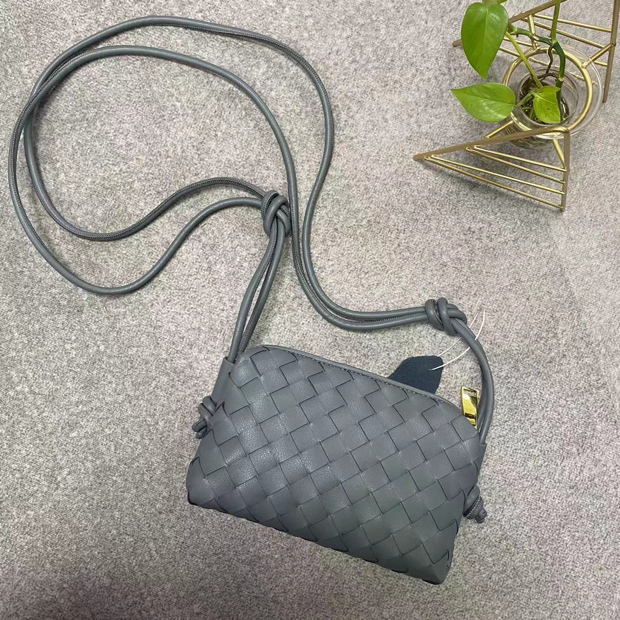 Women's Genuine Leather Woven Small Square Bag – Light Luxury Cowhide Crossbody