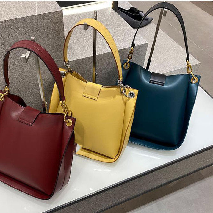 Women's Round Buckle Axe-Shape Tote Bag – Solid Colour PU Commuter Handbag