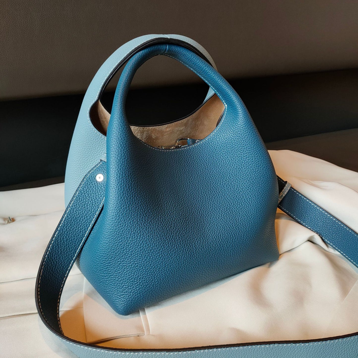Women's First Layer Cowhide Bucket Bag – Soft Genuine Leather Shoulder & Messenger Bag