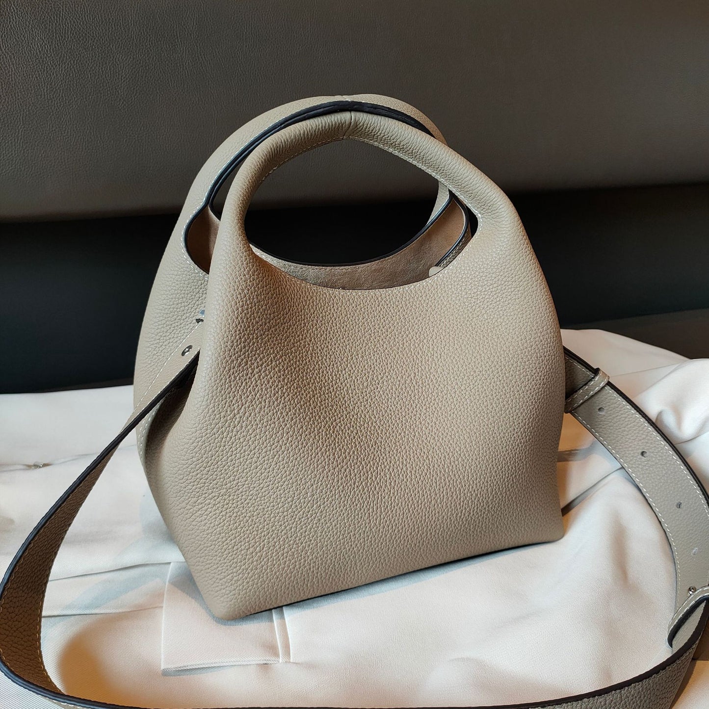 Women's First Layer Cowhide Bucket Bag – Soft Genuine Leather Shoulder & Messenger Bag