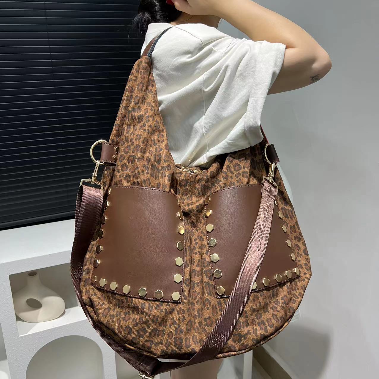 Women's Retro Leopard Print Bucket Bag – Large Capacity PU Patchwork Handbag